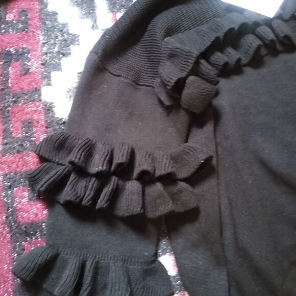 🆕 SEEK The Label Asymmetrical Ruffle Sleeve Boho Sweater Black Small - Picture 4 of 6